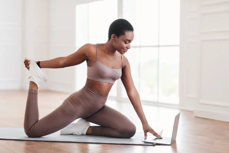 How To Become An Online Fitness Coach In 2025